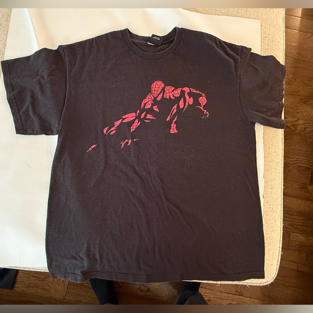 Mad Engine Marvel Black Tee with Red Spider-Man  Graphic Size Large